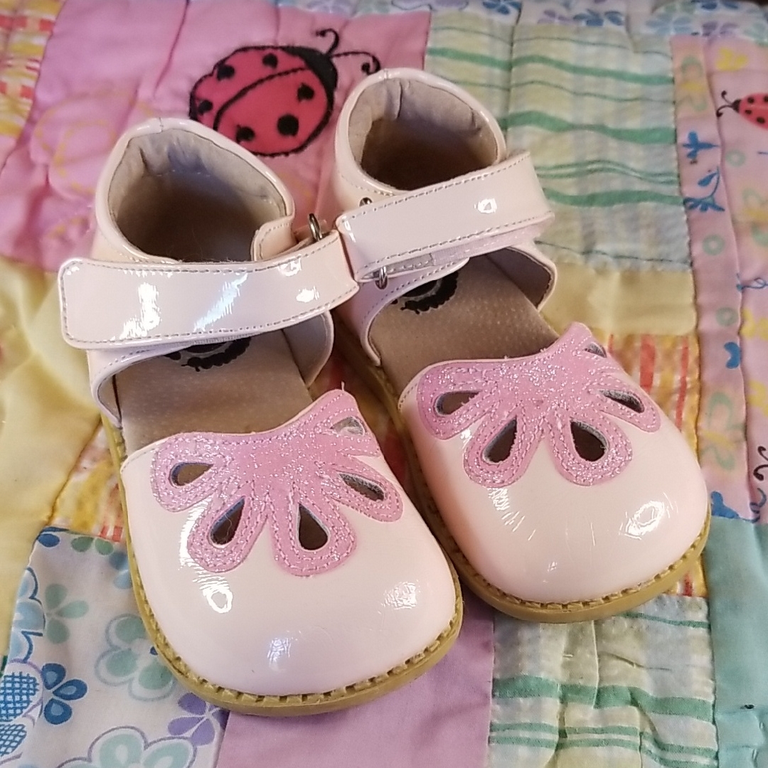 Livie & Luca Patent Leather Blush Mary Janes W/Pink Glitter Petals Size 8